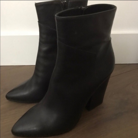 NWOT Black ankle boots from Le Château. - Picture 3 of 4